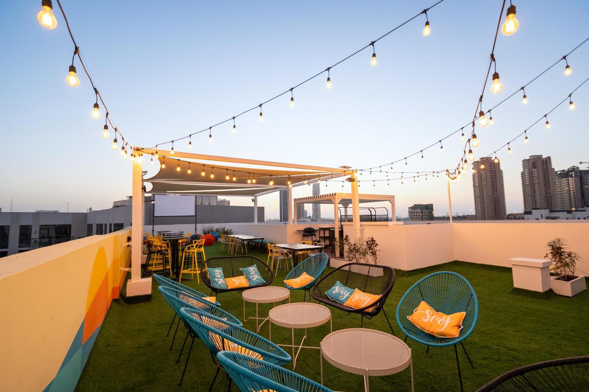 Izzzi Life Mint Aparthotel Dubai Exterior foto