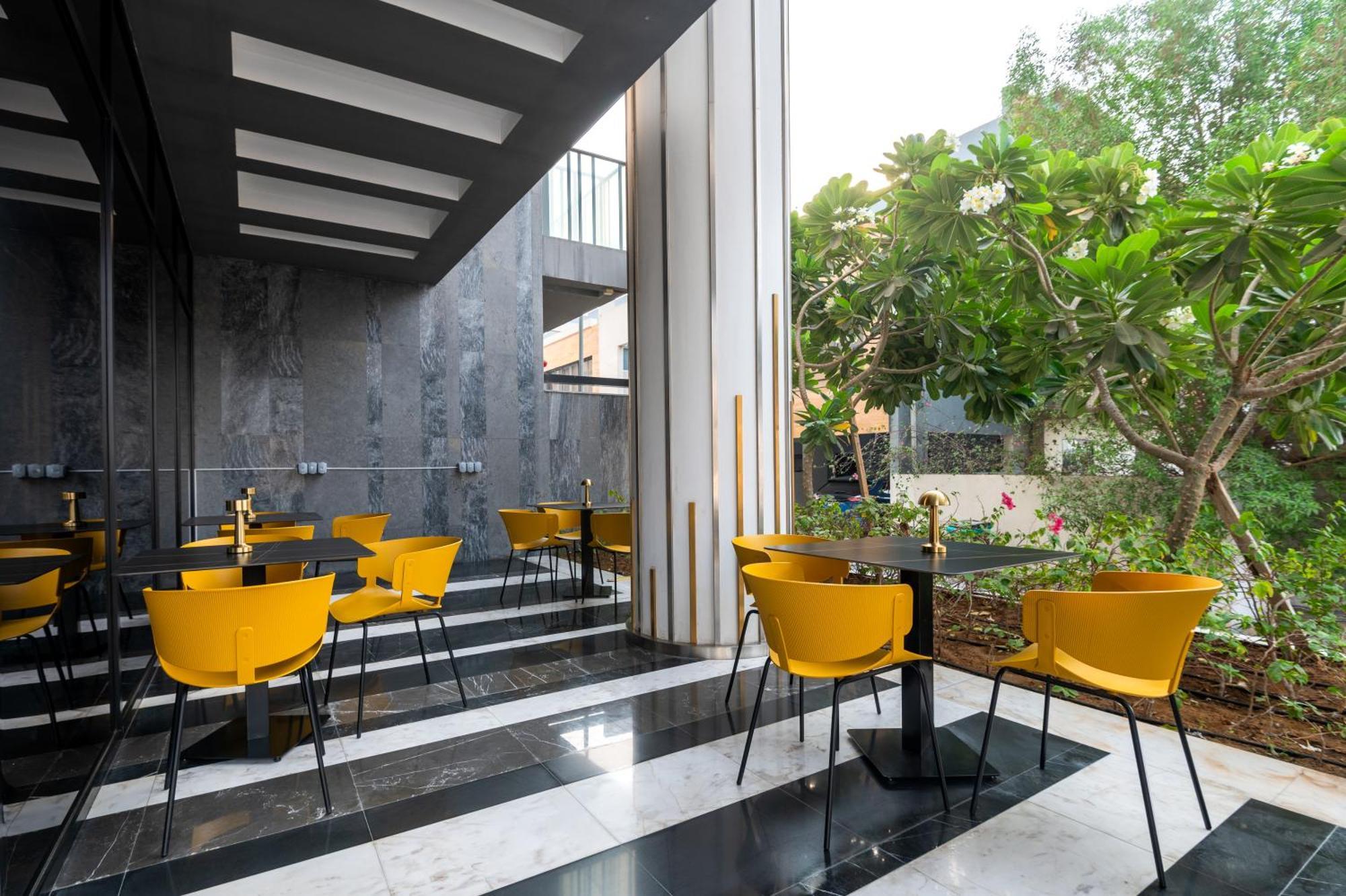 Izzzi Life Mint Aparthotel Dubai Exterior foto