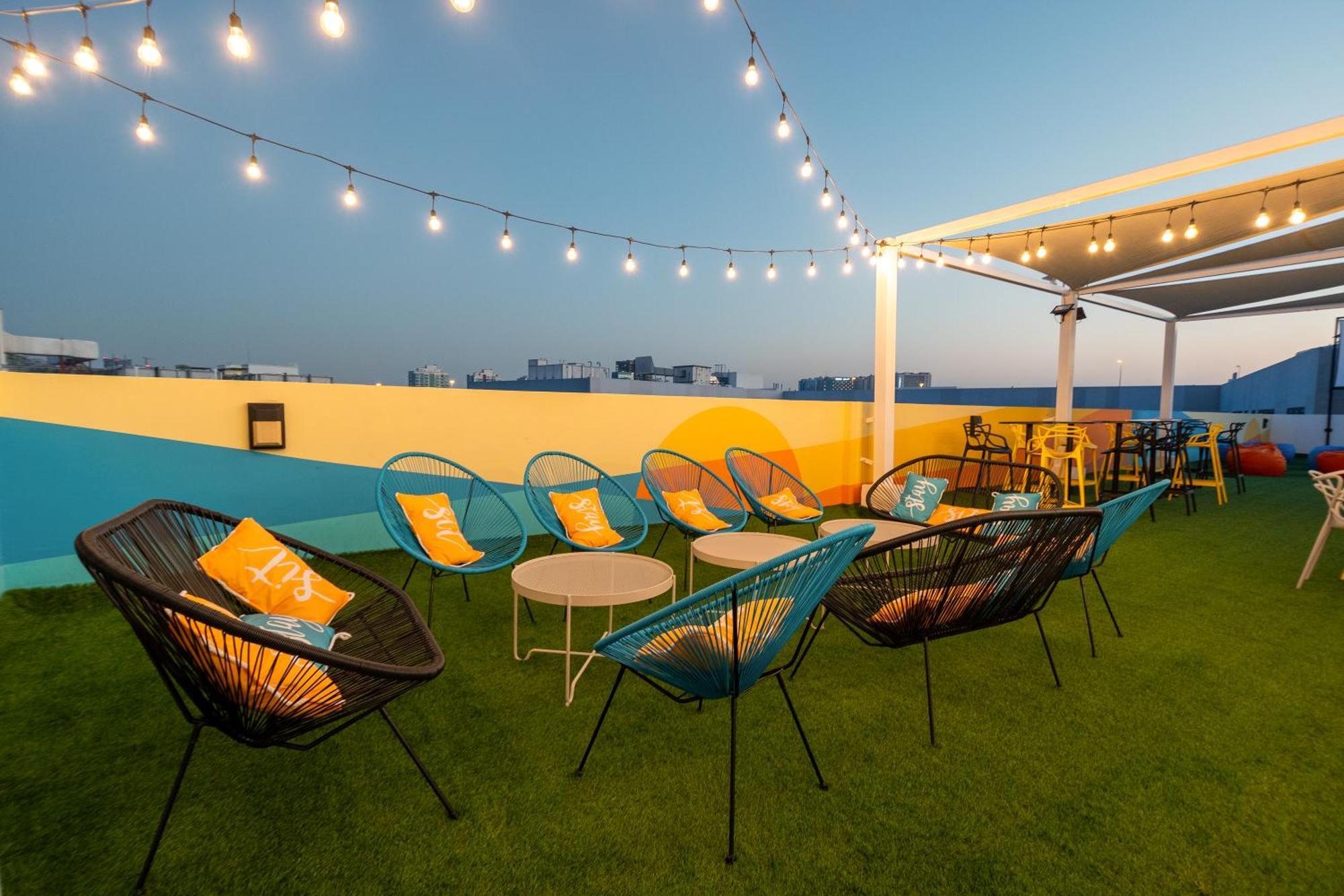 Izzzi Life Mint Aparthotel Dubai Exterior foto